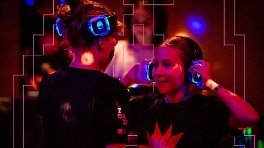kinderen met headphones